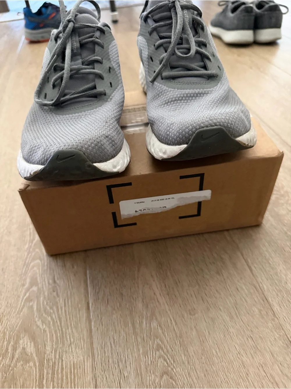 Nike Men's Lightweight Grey Athletic Sneakers size 9.5